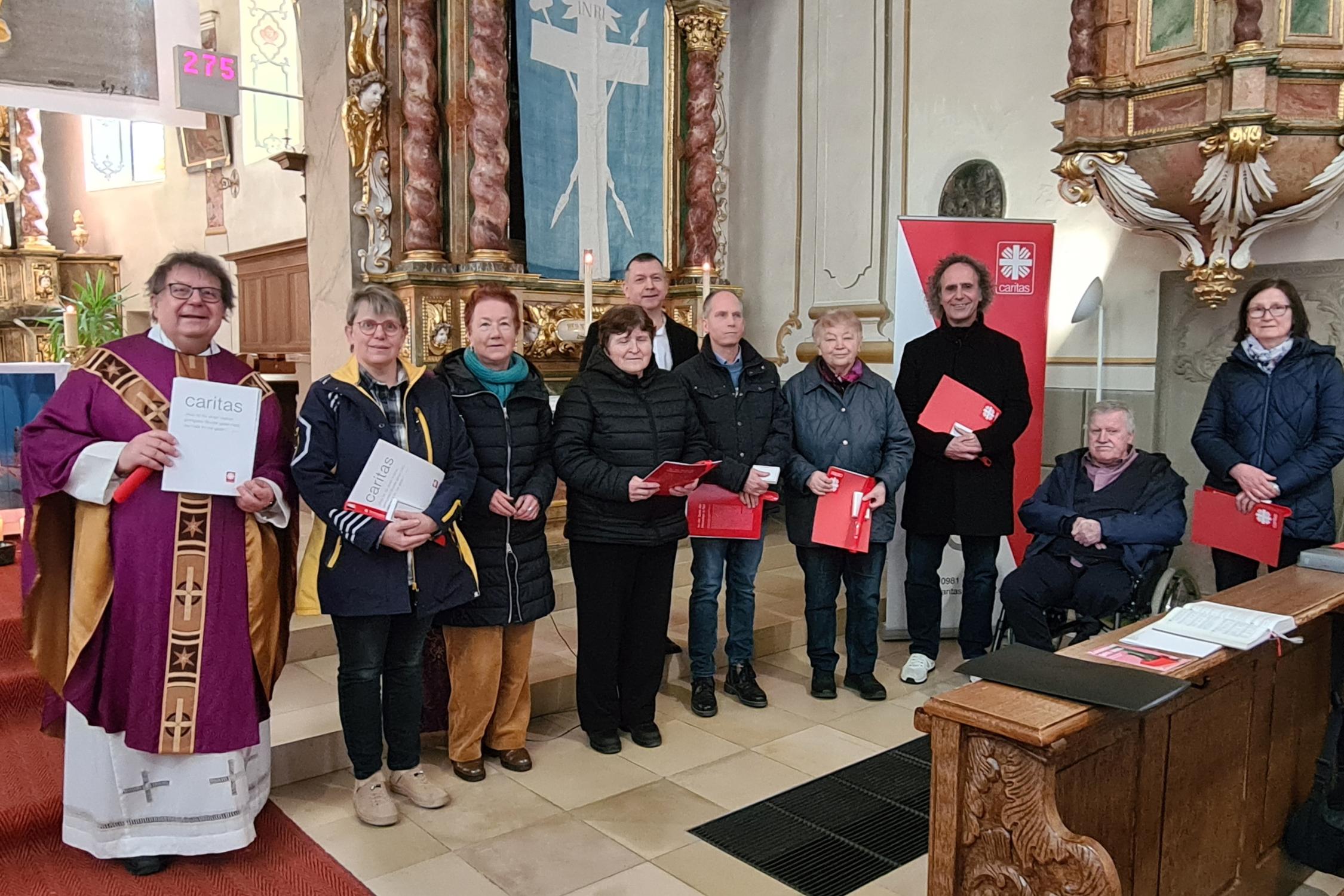 Die Geehrten beim Gottesdienst in Schillingsfürst
