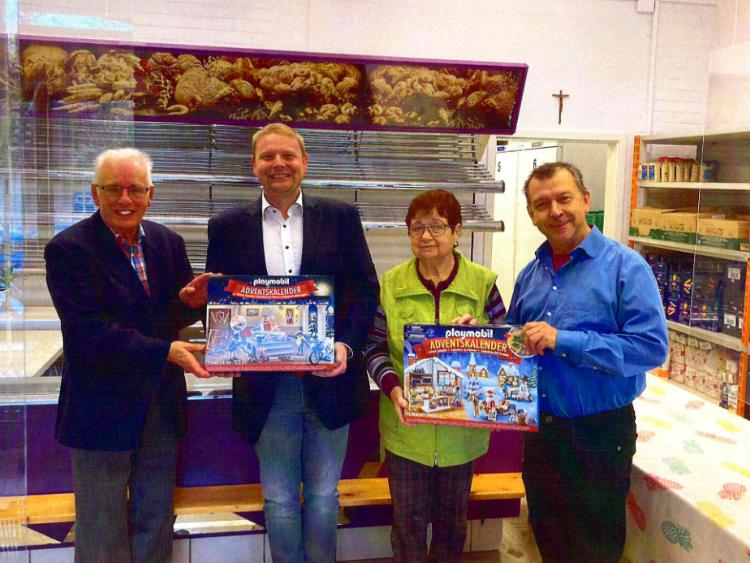 Kinderaugen zum Leuchten bringen – Sparda-Bank Nürnberg spendet 100 Adventskalender an die Tafel Ansbach